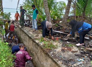 TNI AL Bergerak Cepat Bersihkan Sampah di Pulau Midai, Cegah Potensi Banjir Lokal