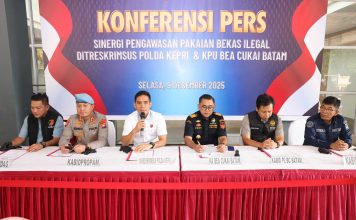 Ditreskrimsus Polda Kepri – Bea Cukai Batam Amankan Pakaian Bekas Ilegal dan Lima Pelaku