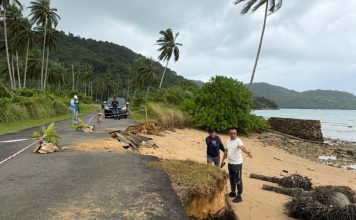 Bupati Anambas Tinjau Abrasi yang Ancam Akses Warga di Dusun Pasir Panjang