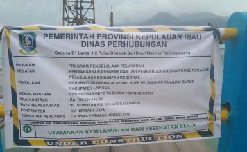 Setelah Disorot, Papan Proyek Dermaga Apung Tanjung Buton Dipasang, Namun Masih Dinilai Tidak Transparan