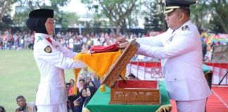 Bupati Asahan Pimpin Upacara Penurunan Bendera Merah Putih HUT RI Ke 80
