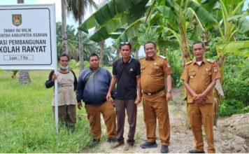 Camat Kistim Dampingi Tim Kementerian Lakukan Proses Pematangan Lahan Dalam Rangka Pembangunan Sekolah