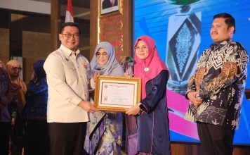 Mantap, Bupati Siak Terima Anugerah Baiduri 2025
