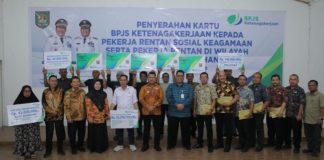 Pemkab Asahan Bersama BPJS Ketenagakerjaan Serahkan 4900 Kartu BPJS