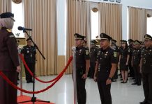 Wakajati Kepri Bertindak Selaku Inspektur Upacara Hari Bela Negara ke-77 Tahun 2025 di Kejati Kepri