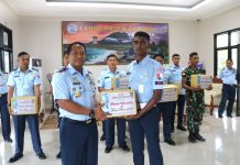 Jelang Natal 2025, Danlanud RSA Natuna Salurkan Bingkisan kepada Personel Lanud RSA