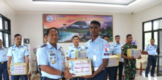 Jelang Natal 2025, Danlanud RSA Natuna Salurkan Bingkisan kepada Personel Lanud RSA