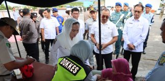 Klinik Polres Natuna Berikan Layanan Kesehatan Gratis di Pos Operasi Lilin Pelabuhan Penagi