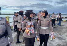 Srikandi Polres Natuna Tebar Keceriaan di Kapal Roro Bahtera Nusantara 01