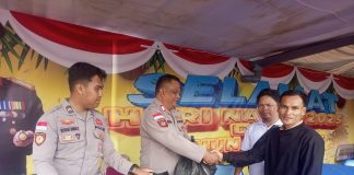 Kapolres Natuna Apresiasi Keluarga Serasan Berbagi Nasi Bungkus untuk Petugas Operasi Lilin Seligi 2025 di Natuna