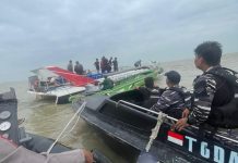 TNI AL Kodaeral IV Sigap Evakuasi Crew SB Srikandi Express yang Tenggelam di Perairan Karimun