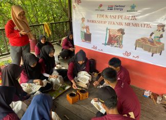 Didampingi KOMPAK, Batik Mangrove Binaan Harbour Energy laksanakan Workshop Teknik Membatik Bagi Pelajar