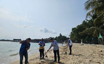 Dari Jurnalis hingga Ojol, Bersih Pantai Lagorap Warnai Jelang HPN 2026