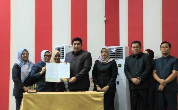 Bupati dan Wakil Bupati Bintan Hadiri Paripurna Pengesahan Ranperda Bintan Karya Bahari