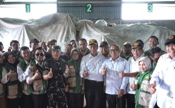 Wagub Nyanyang Dampingi Mentan Amran Sidak Bea Cukai Karimun, Temukan Ribuan Ton Beras Ilegal