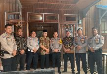 Kapolsek Jemaja IPTU Sutomo Jalin Silaturahmi dengan Ketua LAM, Perkuat Kedekatan Polri dan Tokoh Adat