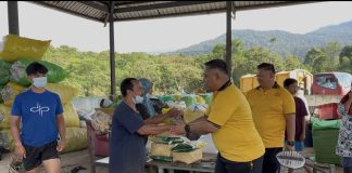 Jum’at Berkah, Polres Natuna Bagikan Sembako kepada Petugas Kebersihan TPA