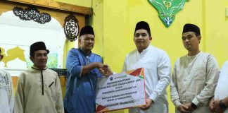 Bupati Bintan Roby Kurniawan Sambangi Dua Masjid, Salurkan Bantuan Rp50 Juta