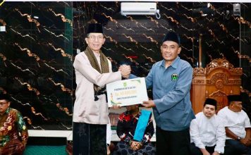 Amsakar Achmad Safari Ramadan di Batam, Salurkan Bantuan untuk Dua Masjid