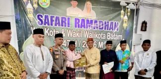 Safari Ramadan di Setokok, Sekda Batam Firmansyah Pererat Silaturahmi dan Serahkan Bantuan Masjid