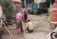 Polsek Batu Ampar Amankan Distribusi Air Bersih Hari ke-8 untuk Warga Tanjung Sengkuang