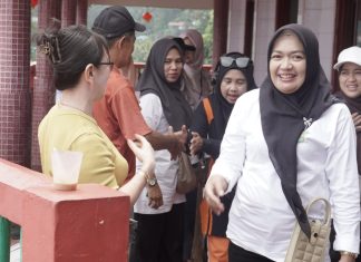 TP PKK Anambas Gelar Gotong Royong di Vihara Gunung Siantan, Perkuat Toleransi dan Kepedulian Sosial