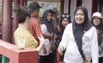 TP PKK Anambas Gelar Gotong Royong di Vihara Gunung Siantan, Perkuat Toleransi dan Kepedulian Sosial