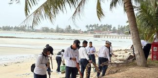 Lanal Ranai Turun Tangan Bersihkan Pantai Piwang, Wujudkan Pesisir Natuna Bebas Sampah