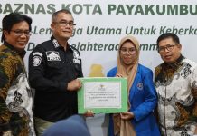 Gandeng Baznas, Pemko Payakumbuh Salurkan Bansos Pendidikan Mahasiswa Kurang Mampu