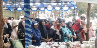 Polres Natuna Bersama Pemda Gelar Gerakan Pangan Murah di Pantai Piwang