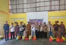 Sentuhan Kasih di Hari Pers: Polres dan PWI Karimun Tebar Bantuan Sembako ke Warga Kurang Mampu