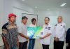 Bupati Buton Tengah Serahkan 1.000 Kartu BPJS Ketenagakerjaan dan Santunan Rp239 Juta untuk Ahli Waris Korban Kecelakaan