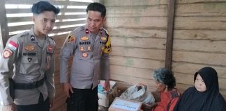 Jumat Berkah, Polsek Midai Bagikan 13 Paket Sembako untuk Lansia