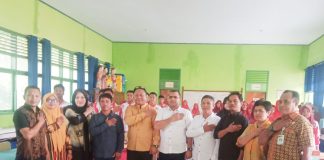 KPUD Buteng Gandeng SMAN 1 Gu Sosialisasi Pemilih Pemula, Dirangkaikan Penanaman Pohon Kelapa