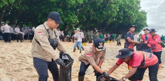 Kodim 0818 Gelar Apel Gerakan ASRI Bersih-Bersih Pantai Balekambang