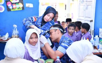 Pemeriksaan Dokter Spesialis THT TNI AU Lanud Raden Sadjad Disambut Antusias dan Ceria Anak-Anak Natuna