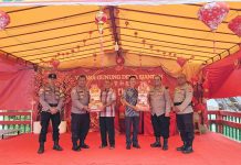 Polres Kepulauan Anambas Serahkan Parcel Imlek kepada Pengurus Vihara Gunung Dewa Siantan