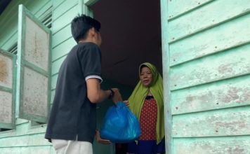 Sambut Ramadan 1447 H, Pokdarwis Permata Hijau Gelar Gotong Royong dan Bagi Sembako di Desa Panggak Darat