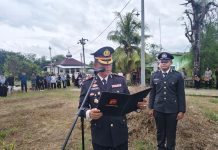 Beri Penghormatan Terakhir, Wakapolres Aceh Timur Pimpinan Upacara Pemakaman Iptu Yondrizon