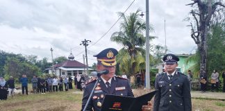 Beri Penghormatan Terakhir, Wakapolres Aceh Timur Pimpinan Upacara Pemakaman Iptu Yondrizon