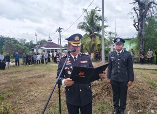 Beri Penghormatan Terakhir, Wakapolres Aceh Timur Pimpinan Upacara Pemakaman Iptu Yondrizon