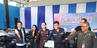 Polda Kepri Ungkap Penyelundupan 5.037 Kotak Daging Ilegal dan Ratusan Karung Barang Bekas Asal Singapura