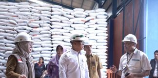 Wagub Nyanyang Pastikan Stok Beras dan Minyak Goreng Bulog Tersedia Sampai Lebaran 2026