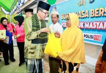 Wali Kota Batam dan Kapolda Kepri Sajikan Takjil Bersama Warga di HUT ke-21 Polda Kepri