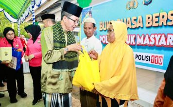Wali Kota Batam dan Kapolda Kepri Sajikan Takjil Bersama Warga di HUT ke-21 Polda Kepri