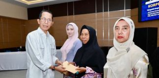 Amsakar Serahkan Santunan untuk Janda, Anak Yatim, dan Petugas Kebersihan di Lingkungan Pemko Batam