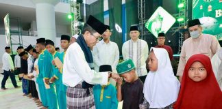 Amsakar Achmad Buka Puasa Bersama 1.200 Anak Yatim pada Malam Nuzulul Qur’an di Batam