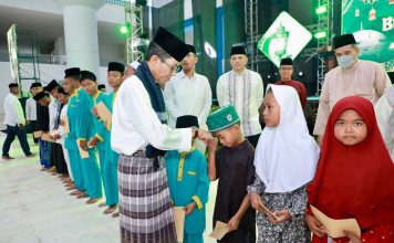 Amsakar Achmad Buka Puasa Bersama 1.200 Anak Yatim pada Malam Nuzulul Qur’an di Batam