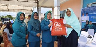 TP PKK Lingga Salurkan 55 Paket Sembako, Sinergi dengan BPBD Peringati HKG PKK ke-54