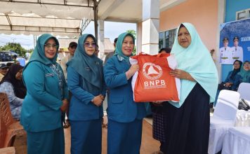 TP PKK Lingga Salurkan 55 Paket Sembako, Sinergi dengan BPBD Peringati HKG PKK ke-54